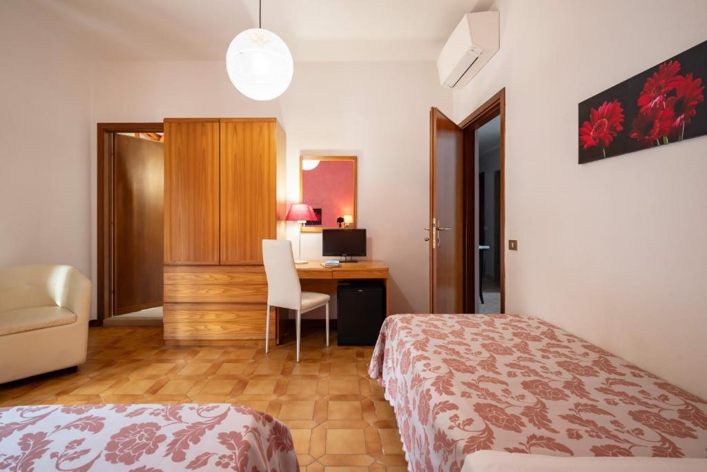 Hotel Parco dei Pini - Tap to explore photos