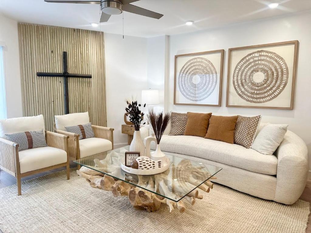 Seaside Serenity, Brand New 2 Bed 2 Bath Pool Beach Area, Tennis Pickleball 2024 Remodel image