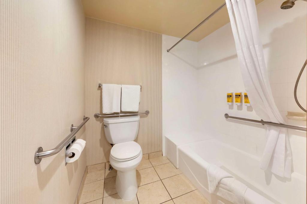 Best Western Plus Redondo Beach Inn - Tap to explore photos