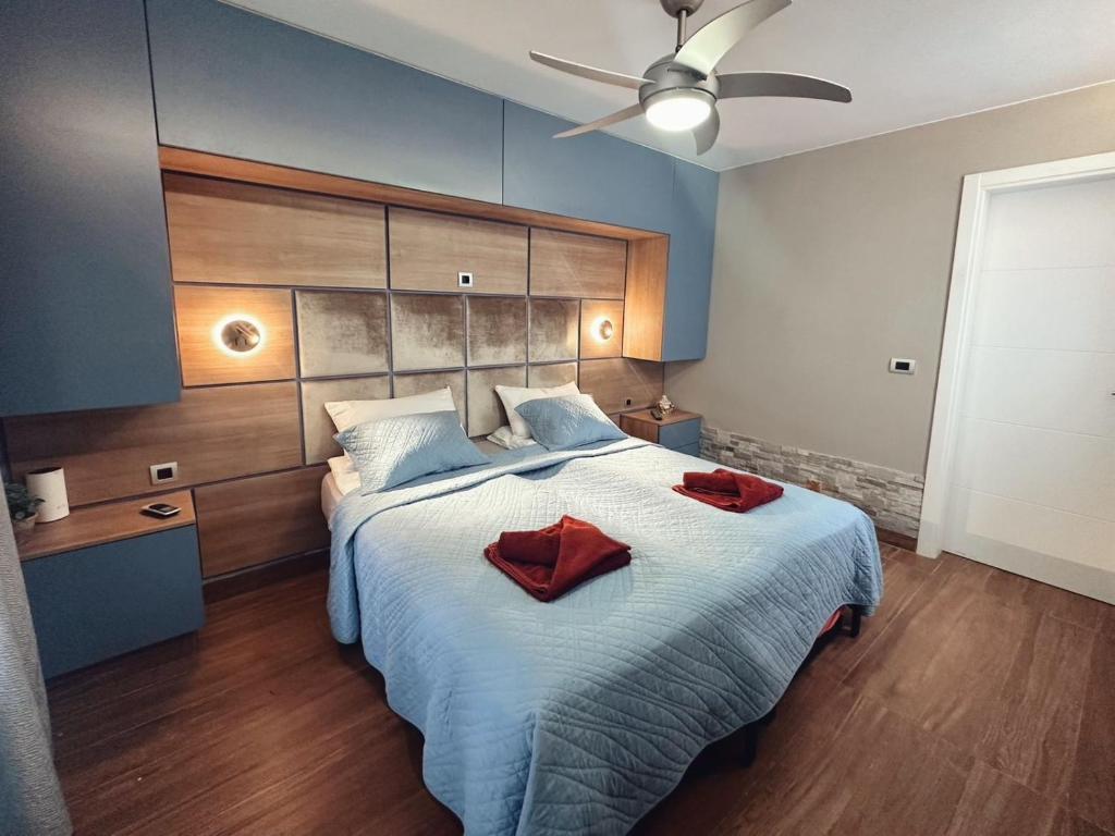Stylish 2-Bedroom Apartment with AC & Pool - Tap to explore photos