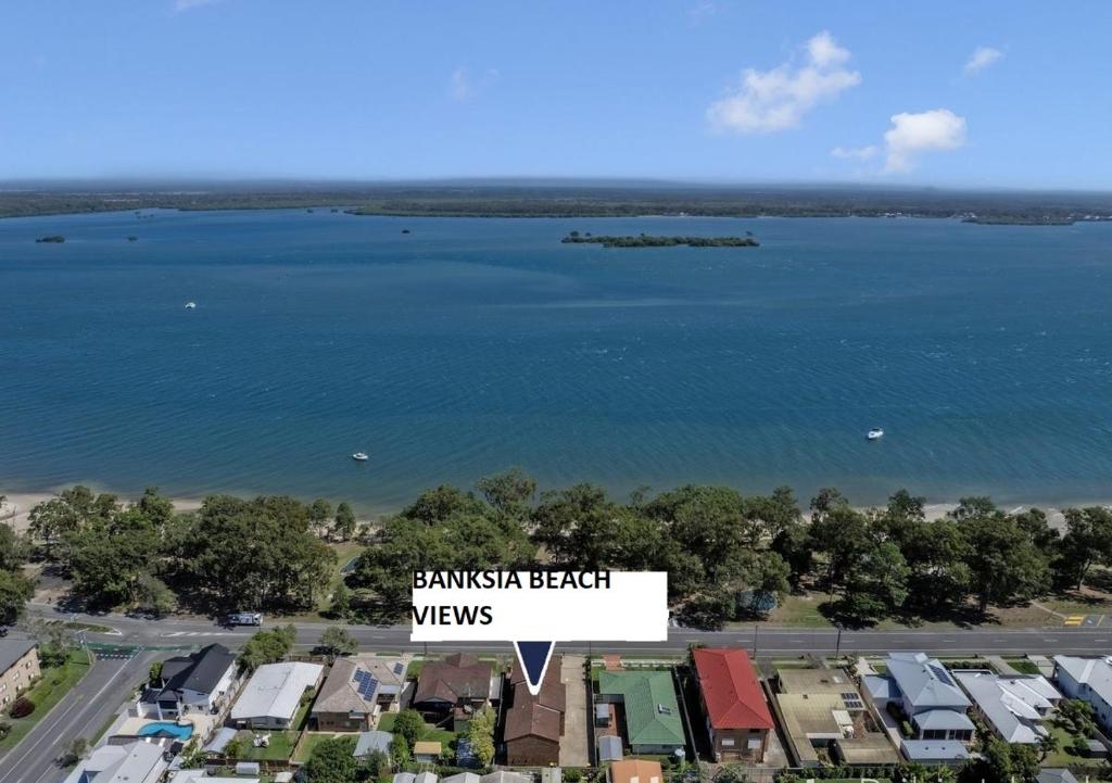 Banksia Beach Views! photo 1