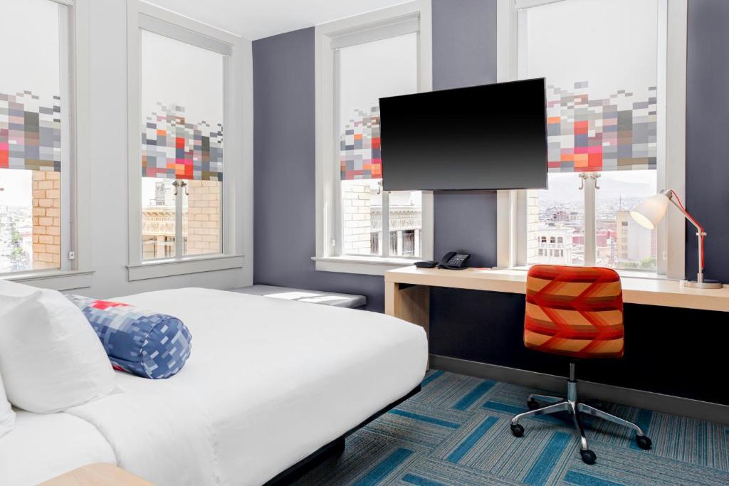 Aloft El Paso Downtown image