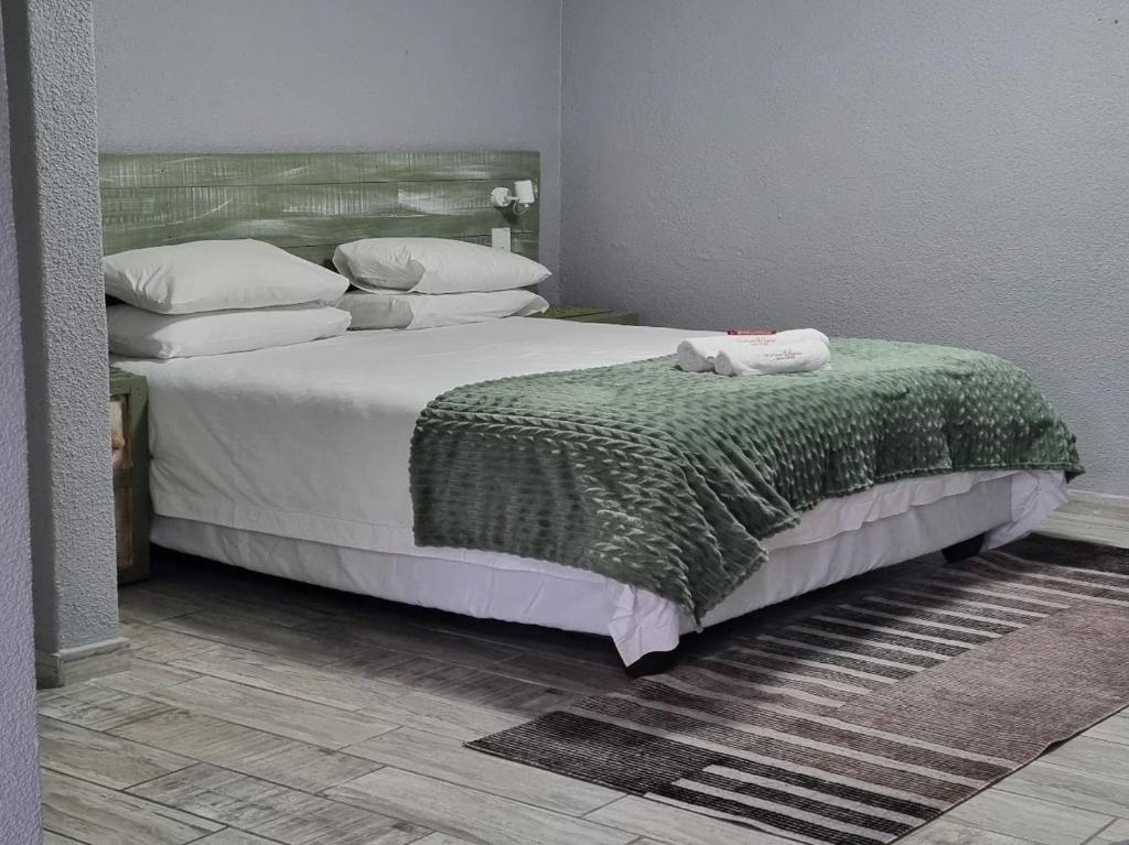 Northern Vine Guesthouse B&B Self-catering Room Type - Deluxe Double Room
