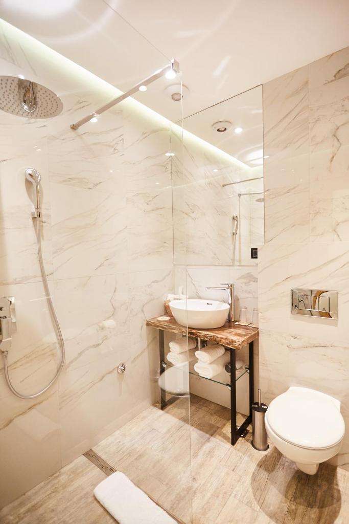 Апартаменты (Апартаменты с 1 спальней и гидромассажной ванной), One Luxury Suites