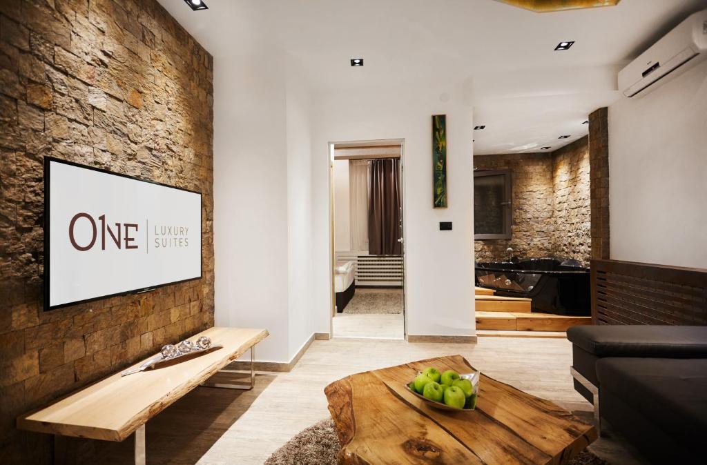Апартаменты (Апартаменты с 1 спальней и гидромассажной ванной), One Luxury Suites