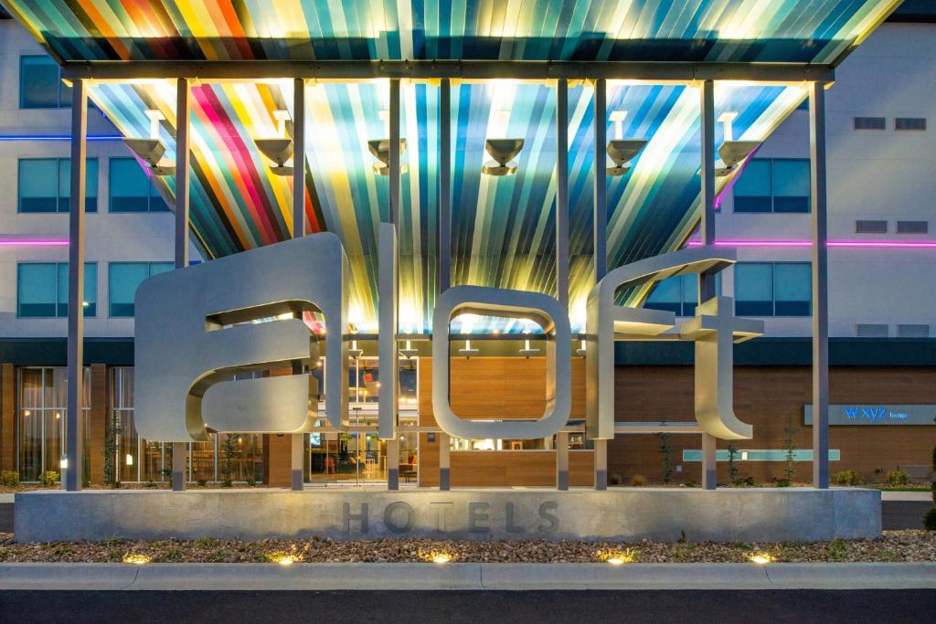 Aloft North Kansas City image