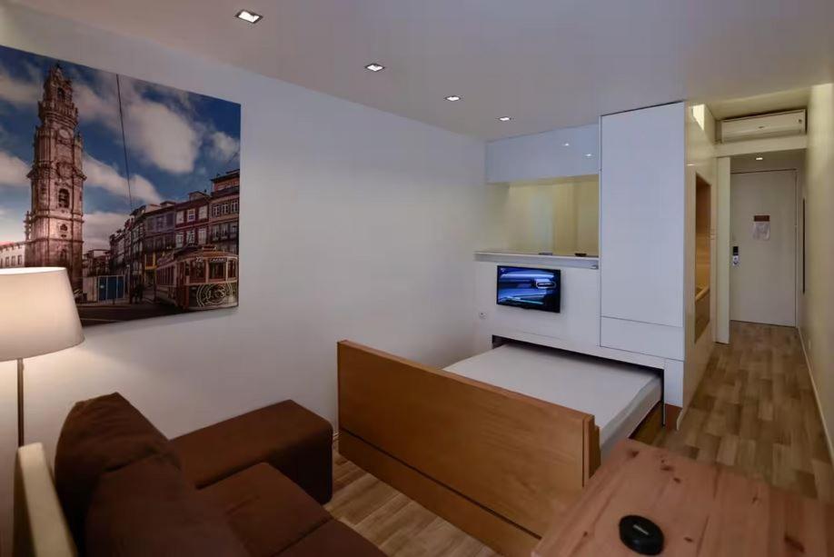 Space Shuttle studios - Tiny House - Tap to explore photos