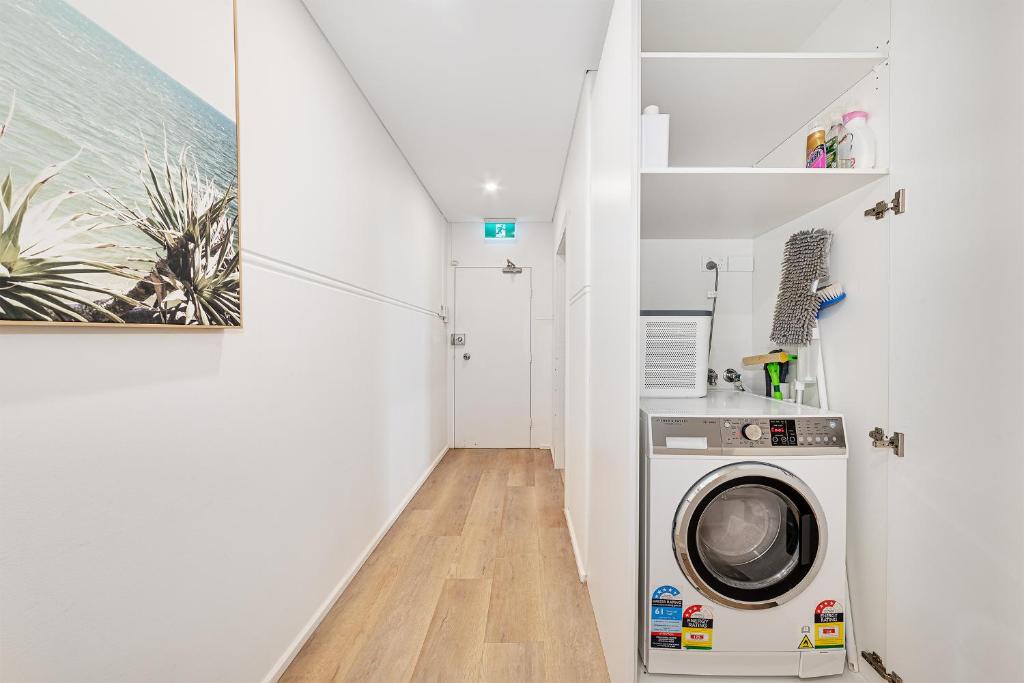 Bondi Beach Hazel unit 8 - 1 Bedroom opposite view of the Beach photo 4