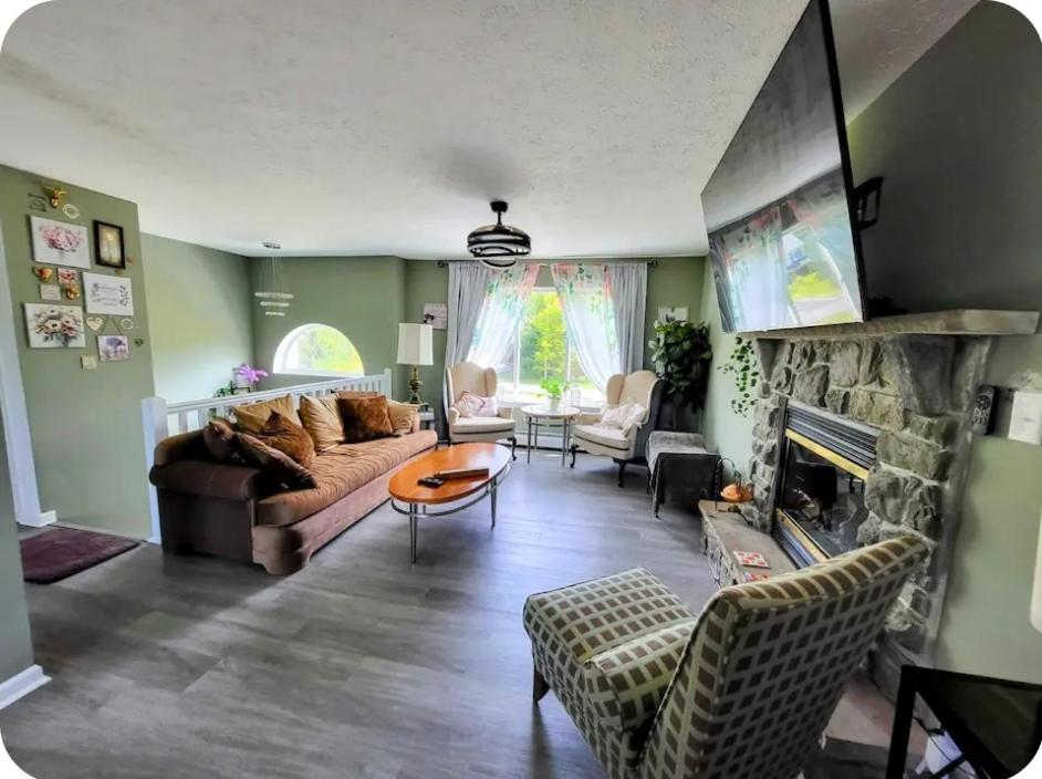 Cozy House in Long Pond 3 bedrooms 10 people image