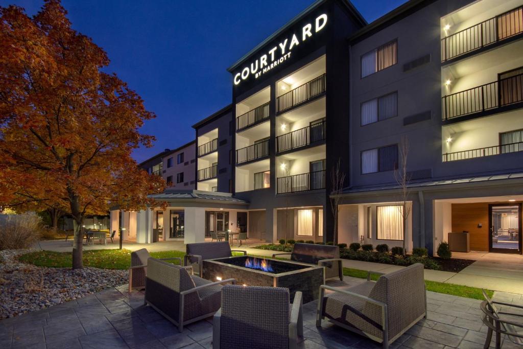 Courtyard by Marriott Cincinnati Airport image