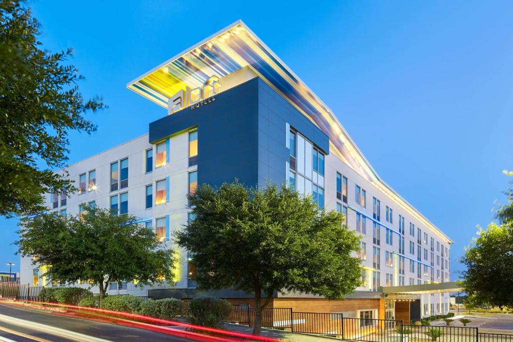 Aloft San Antonio Airport image