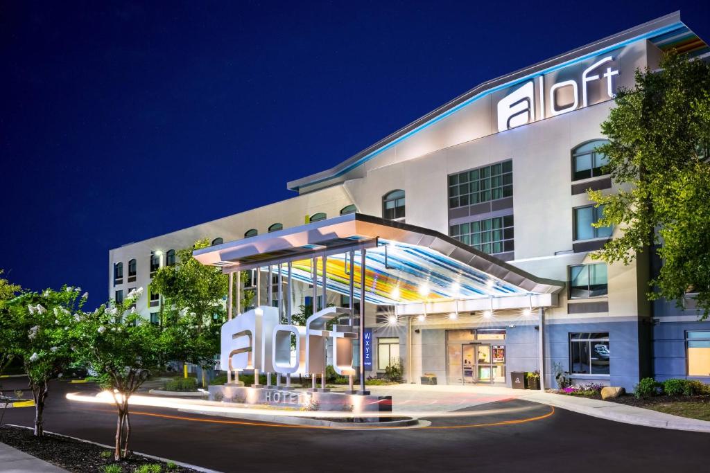 Aloft Columbia Harbison image