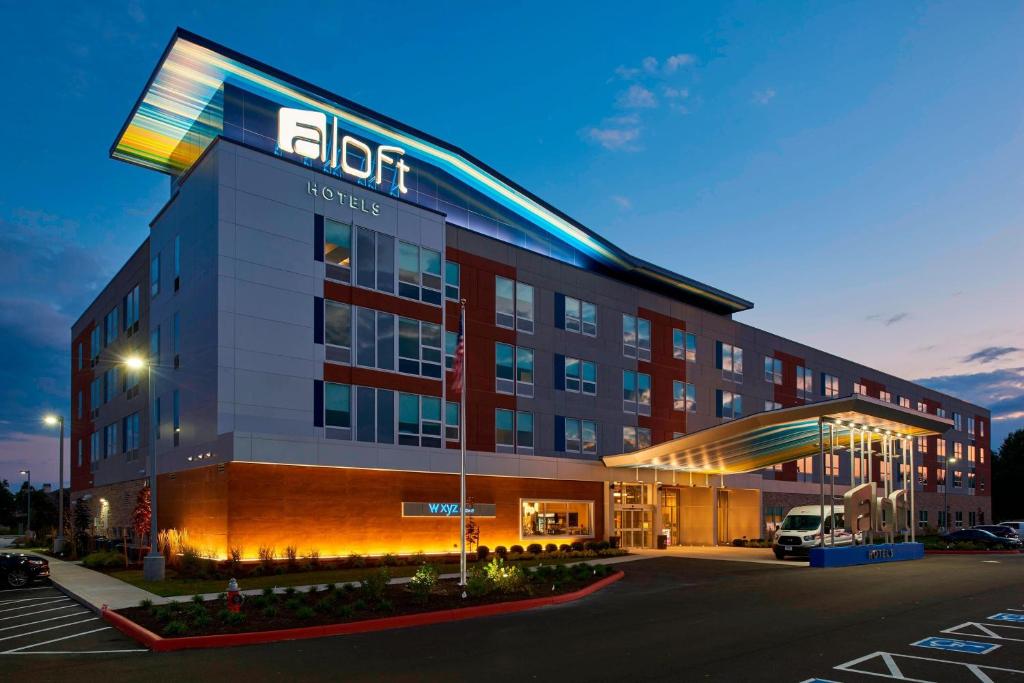 Aloft Cleveland Airport image