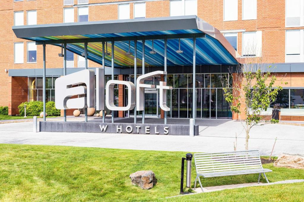 Aloft Lexington image
