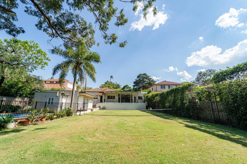 Strathfield Stylish 6br house with Pool Tennis photo 3