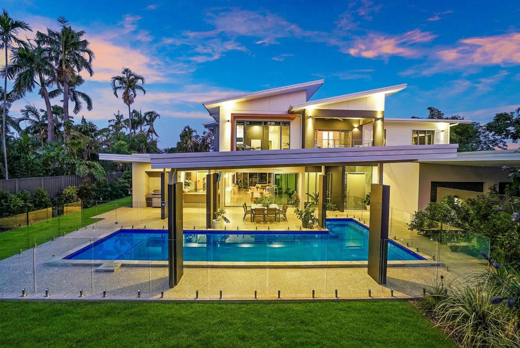 ZenLux Massive 5-BR Holiday Home - Pool - BBQ