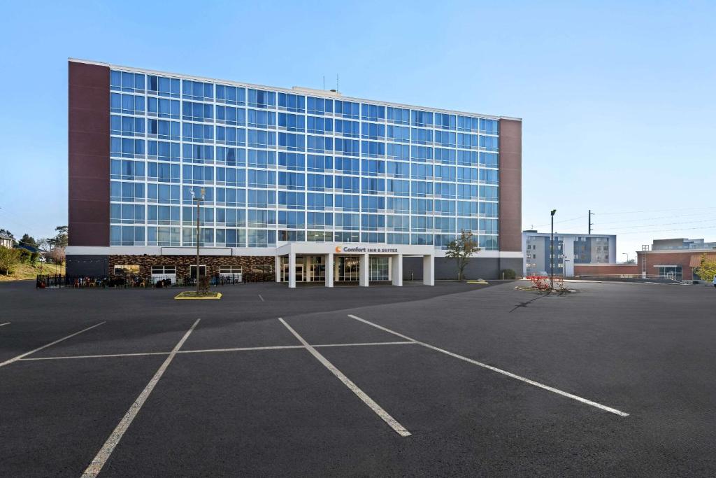 Comfort Inn & Suites Omaha Central image
