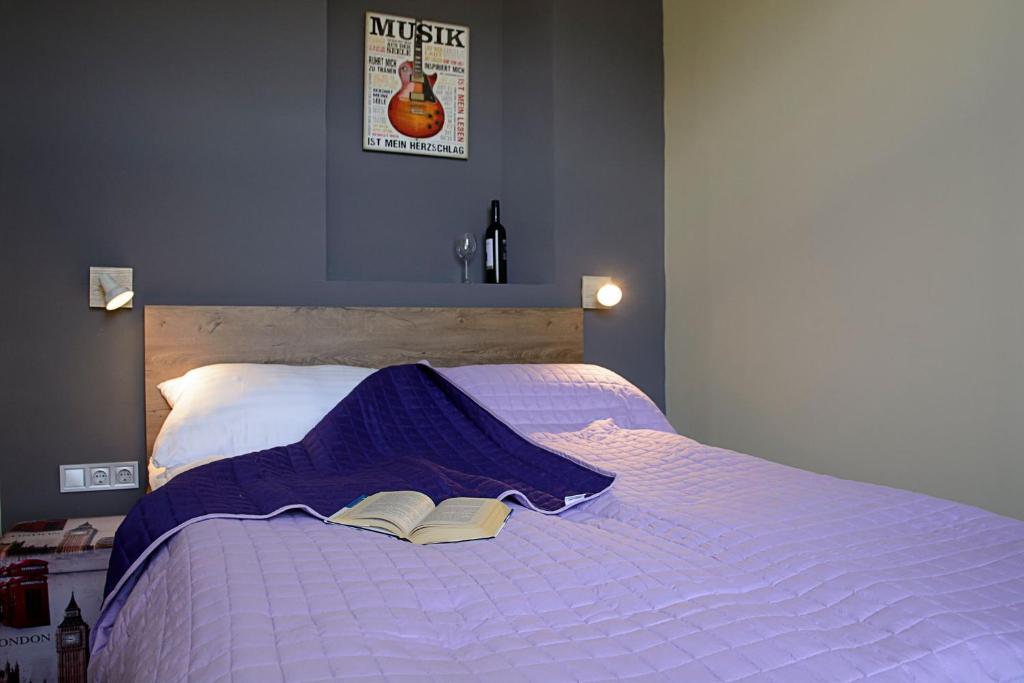 New - WalnutTree Double 12 Person Apartment central in Budapest - Tap to explore photos