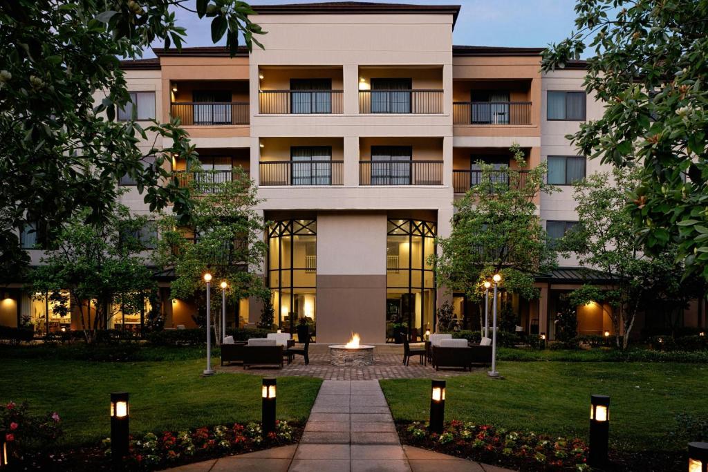 Courtyard by Marriott Springfield image