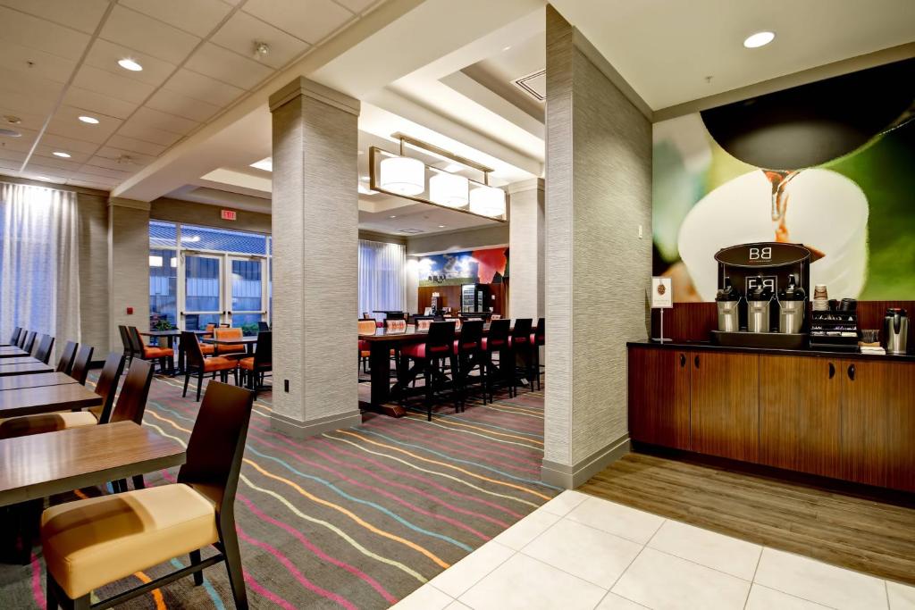 Fairfield Inn & Suites by Marriott Guelph - Tap to explore photos