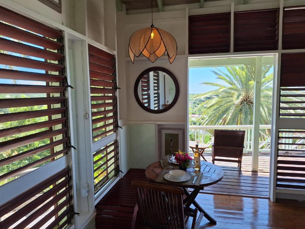 Peaceful 1 Bedroom Cottage with ocean views photo 3
