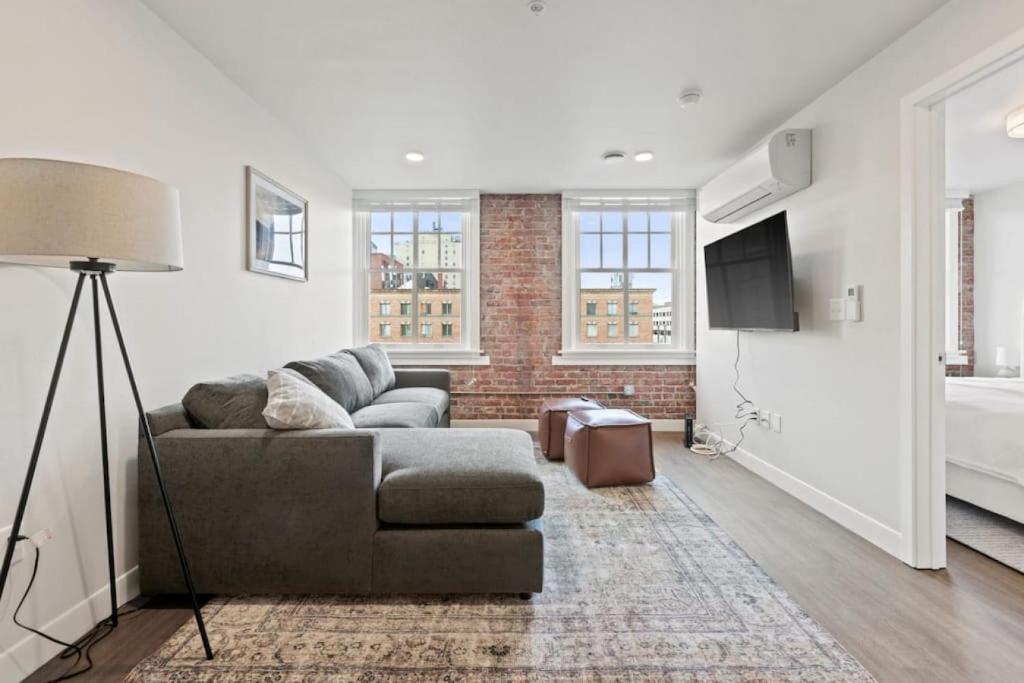 King Bed J and K on Main Luxury Apartment 403 image