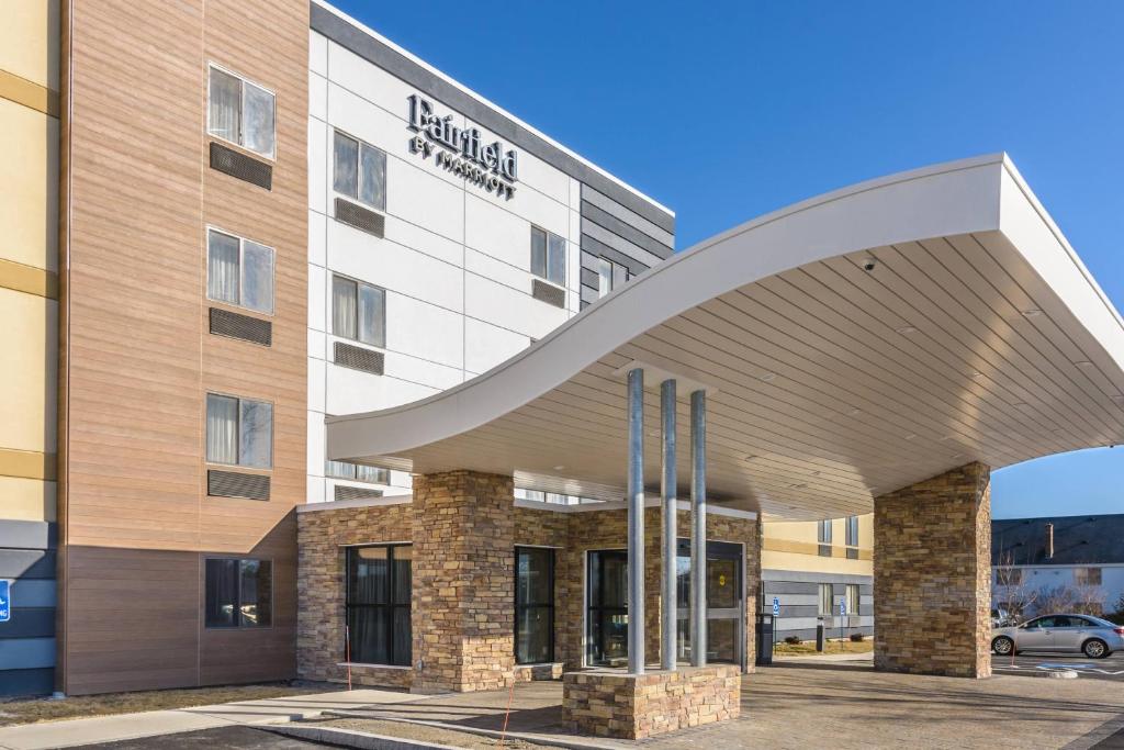 Fairfield Inn by Marriot Manchester-Boston Regional Airport image