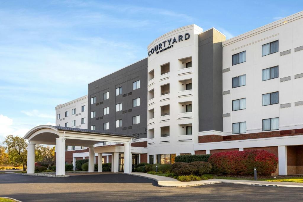 Courtyard by Marriott Ewing Princeton image