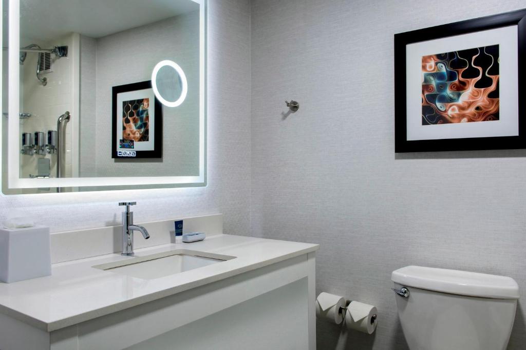 Four Points by Sheraton Philadelphia Northeast - Tap to explore photos