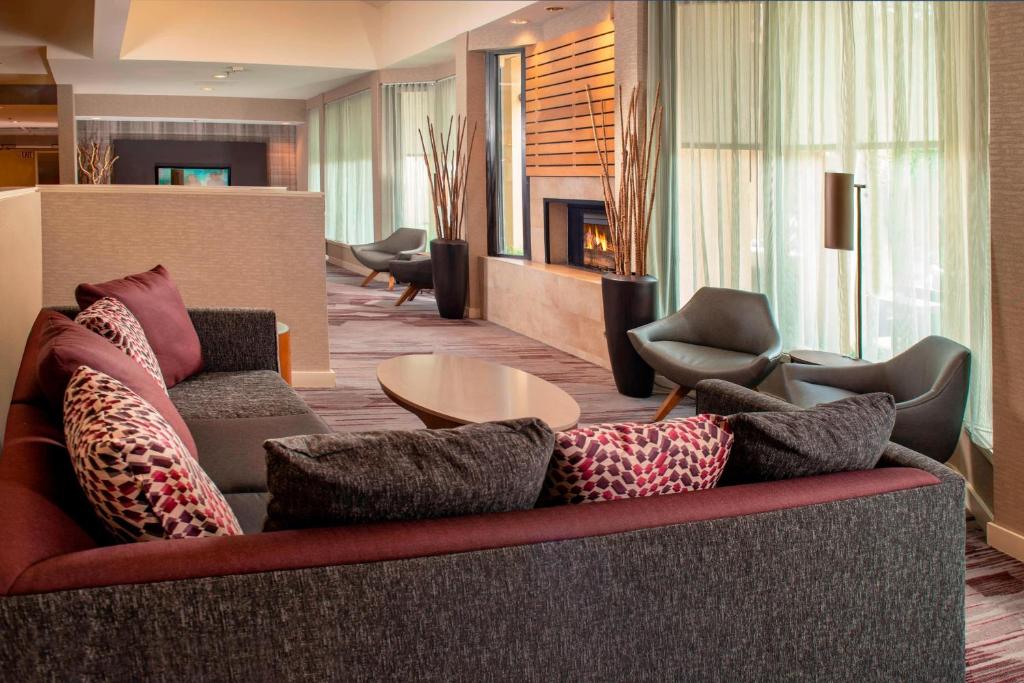 Courtyard by Marriott Rockville image
