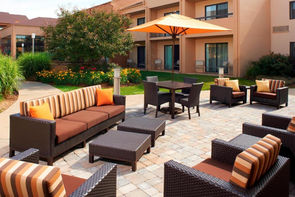 Courtyard by Marriott Rockford image