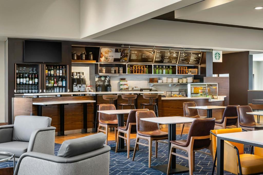 Courtyard by Marriott Minneapolis-St. Paul Airport image