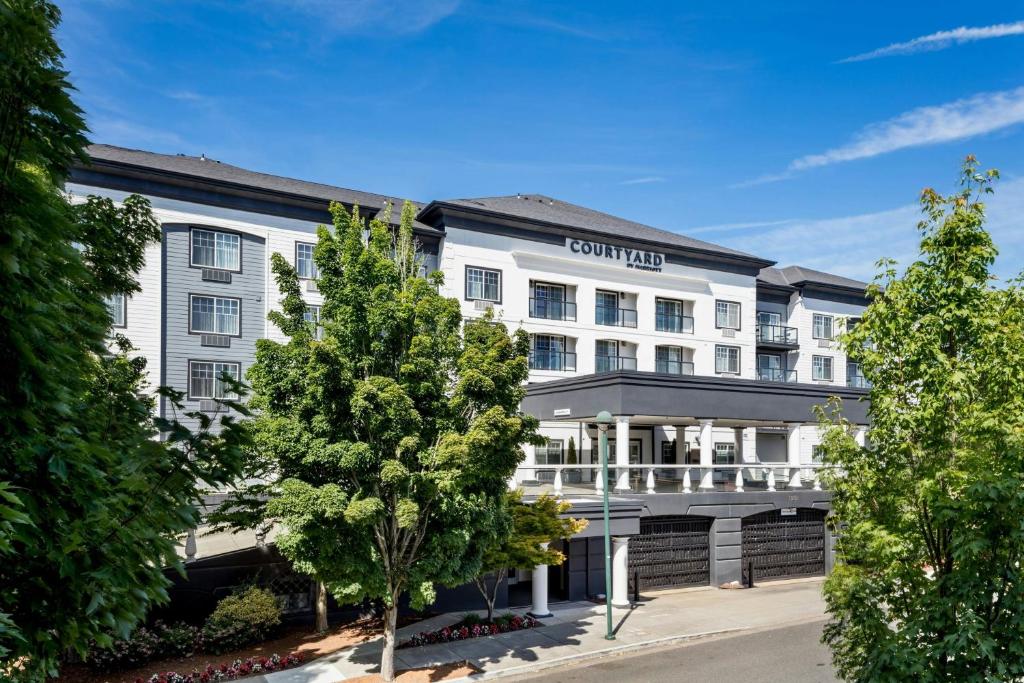 Courtyard by Marriott Portland North image