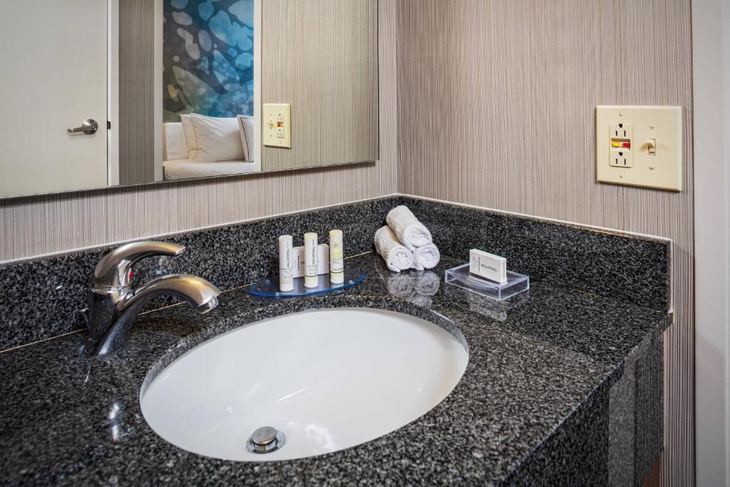 Courtyard by Marriott Riverside UCR/Moreno Valley Area - Tap to explore photos