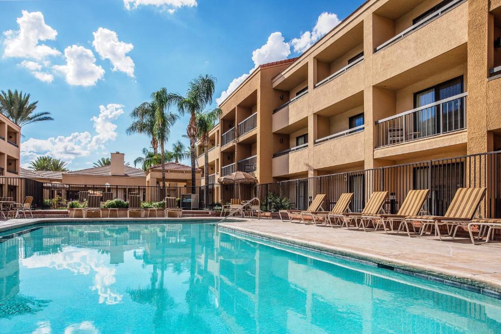 Courtyard by Marriott Tucson Airport image