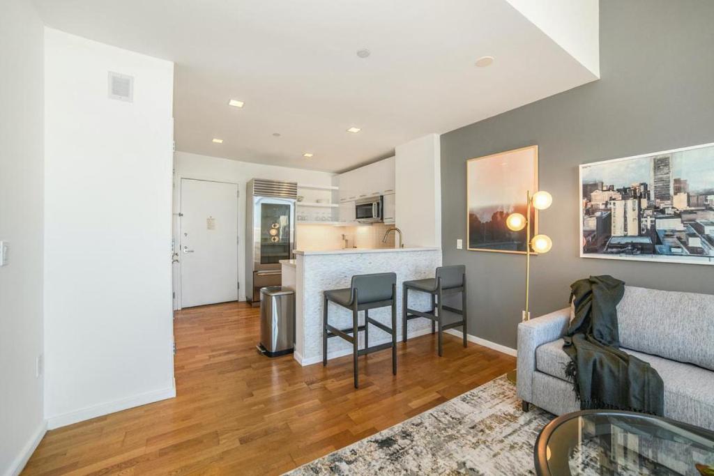 Landing at Willow Glen Lofts - 2 Bedrooms in Willow Springs image