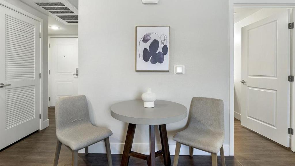 Landing at The Briarly - 1 Bedroom in Westside image