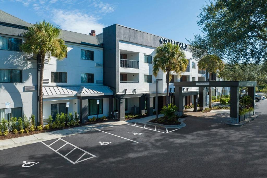 Courtyard by Marriott Tampa North/I-75 Fletcher image