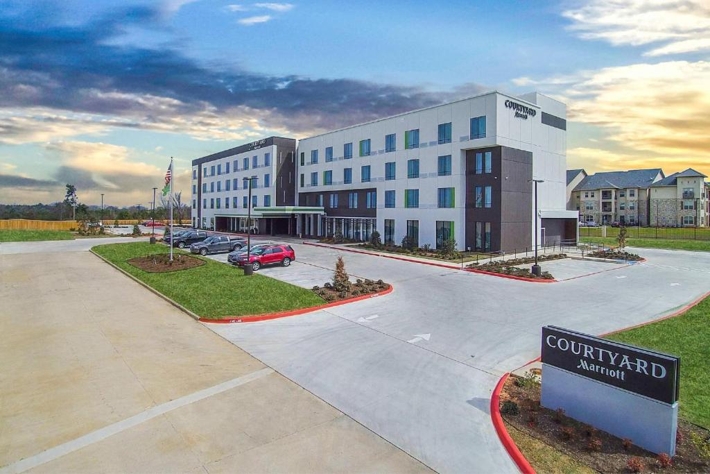 Courtyard by Marriott Longview North - Tap to explore photos