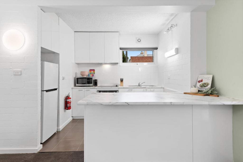 Comfortable 1-Bed Unit with Private Courtyard photo 2
