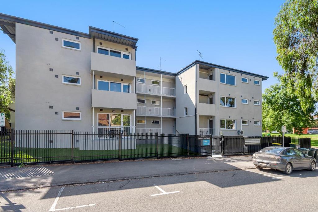Comfortable 1-Bed Unit with Private Courtyard photo 4