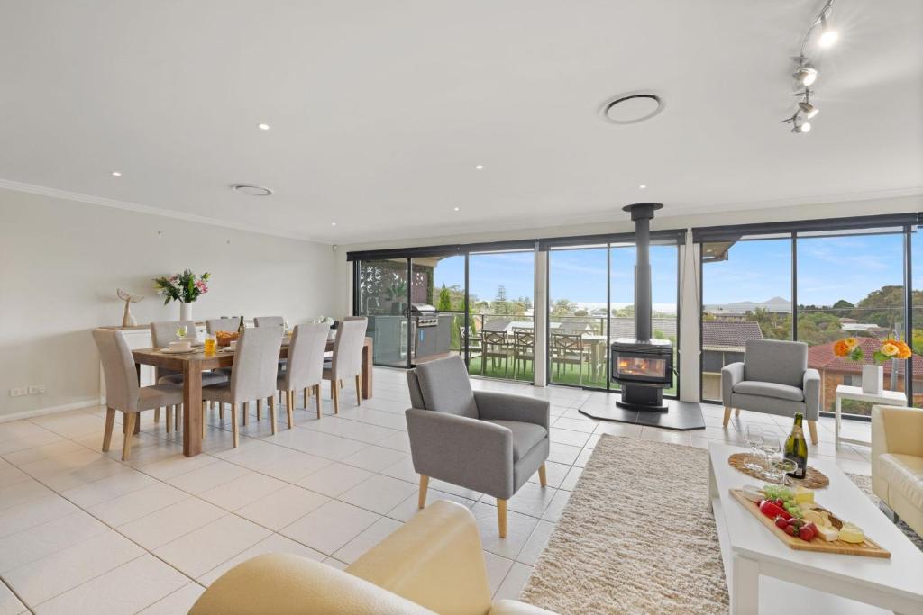 Oasis at Salamander Bay, 10 Raymond Ave - Boat Parking, WiFi, Air Con, Water Views photo 2