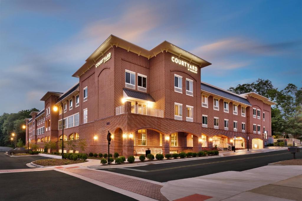 Courtyard by Marriott Atlanta Duluth Downtown image