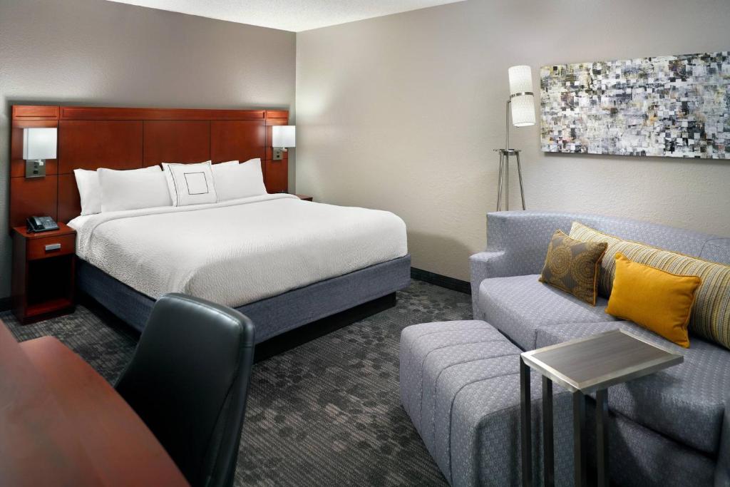Courtyard by Marriott Macon - Tap to explore photos