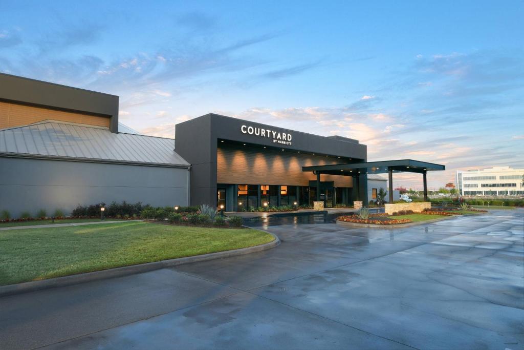Courtyard By Marriott Dallas DFW Airport North/Irving image
