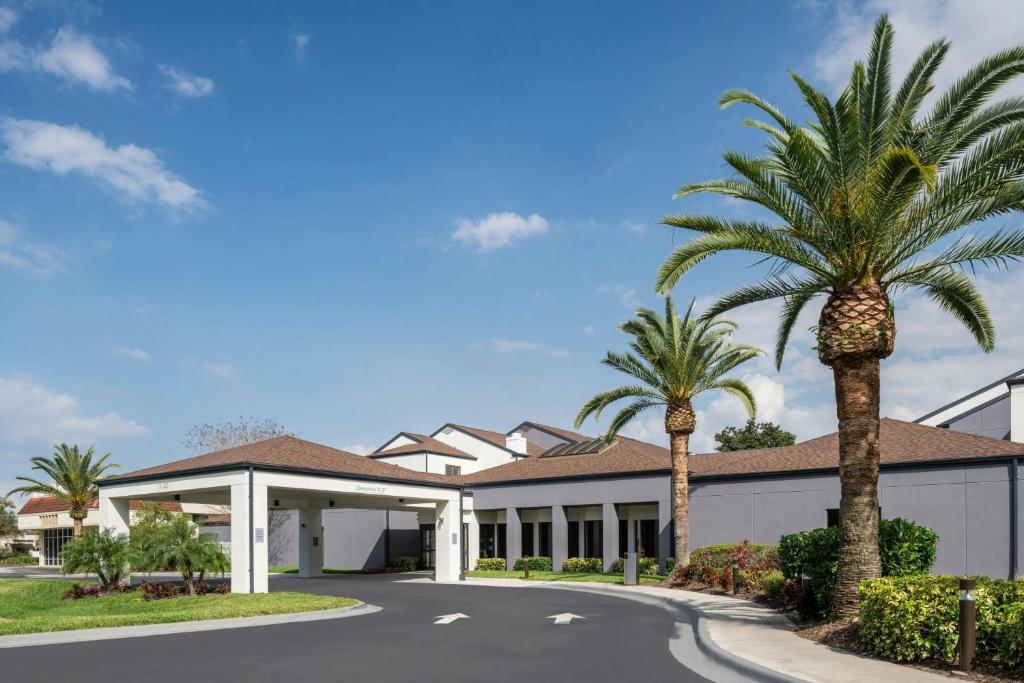 Courtyard by Marriott Orlando Airport image