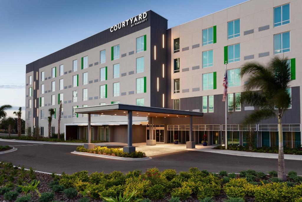 Courtyard by Marriott Winter Haven image