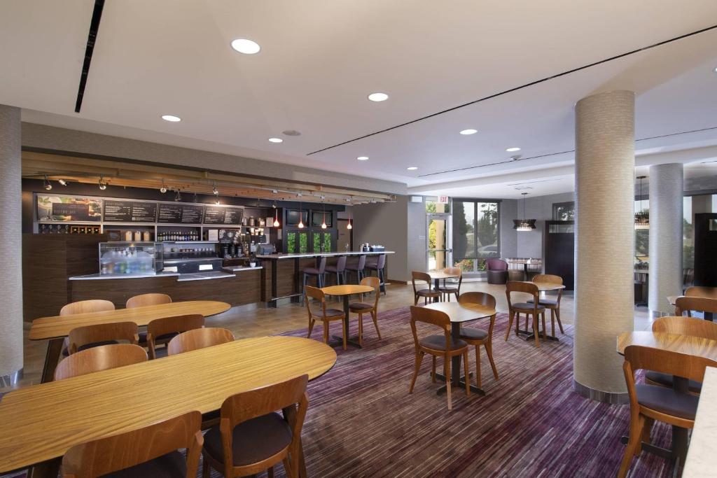 Courtyard by Marriott Atlanta McDonough image