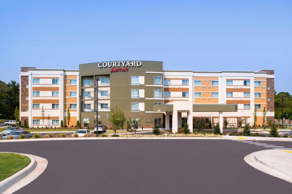 Courtyard Hot Springs image