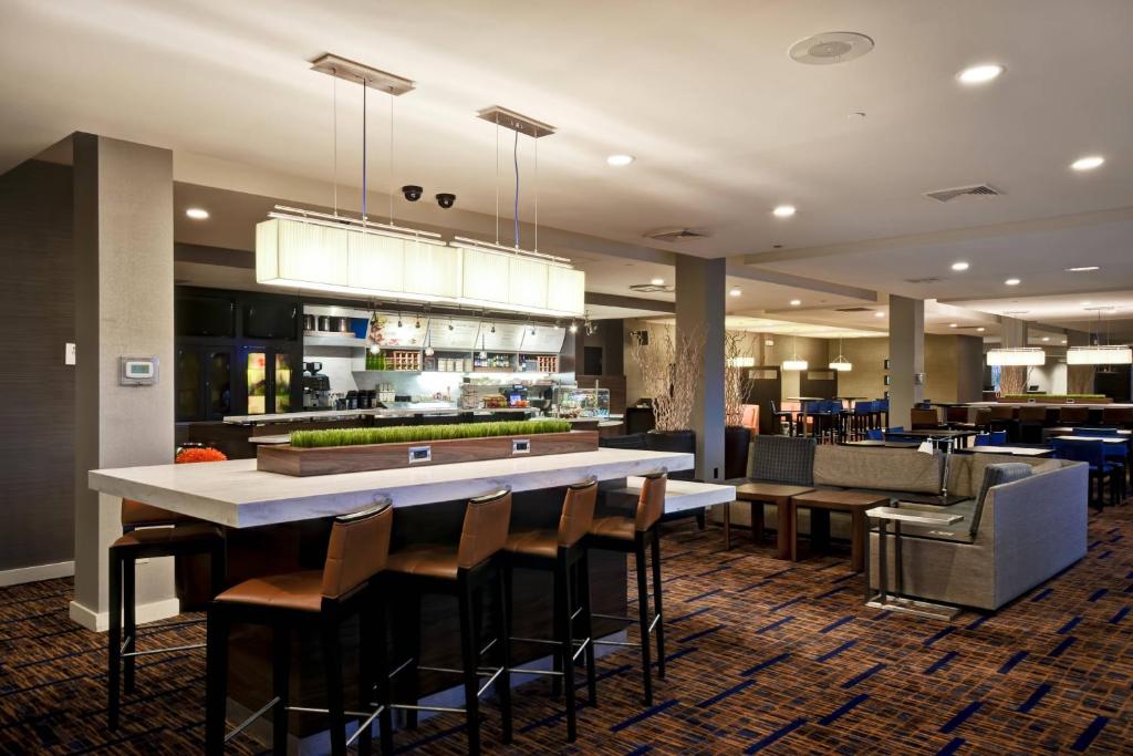 Courtyard By Marriott Cape Cod Hyannis image